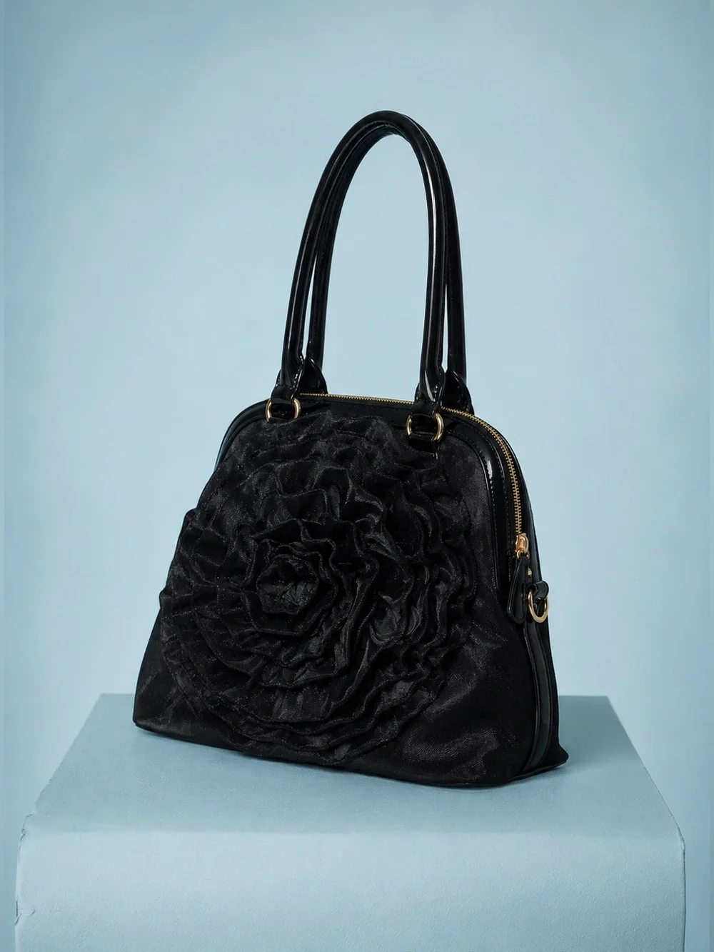 Valentino Garavani sophisticated features
